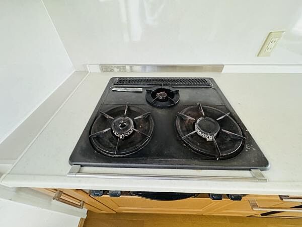 3口コンロで一度にまとめて調理ができます！