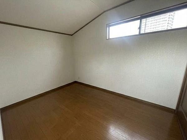 洋室のお部屋です！※写真はAI生成により小物等撤去しています。