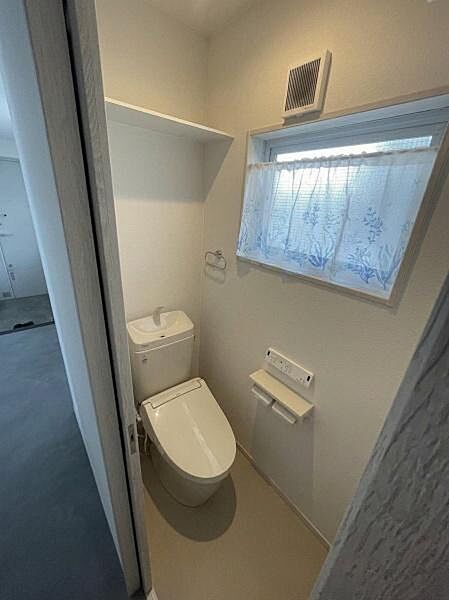 トイレです！※生成AIにより小物等撤去しております。