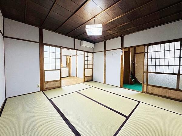 和室のお部屋です！※写真はAI生成により小物等撤去しています。