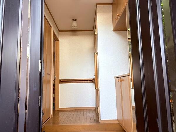 玄関スペースです！※生成AIにより小物等撤去しております。