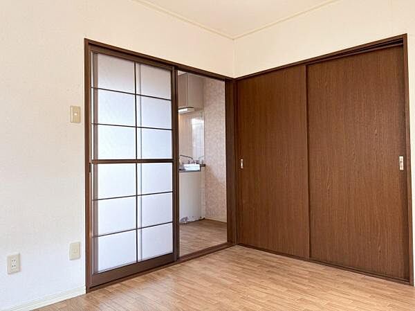2階洋室のお部屋です！
