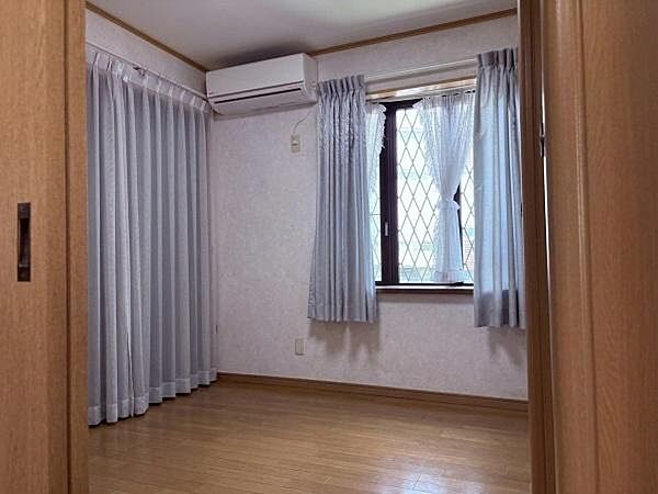 洋室のお部屋です！※生成AIにより小物等撤去しております。