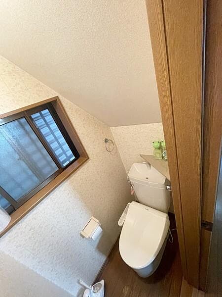 トイレです！※写真はAI生成により小物等撤去しています。