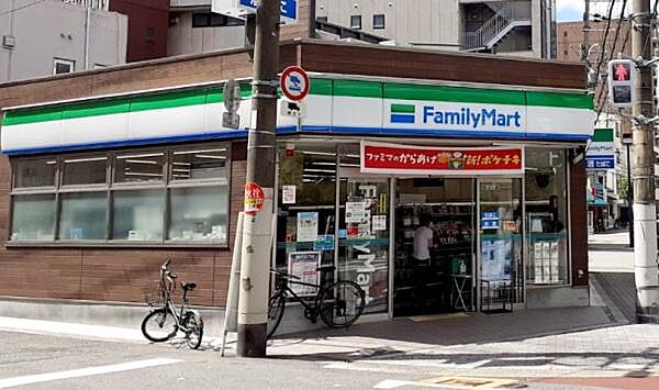 ファミリーマート中津三丁目店まで217m