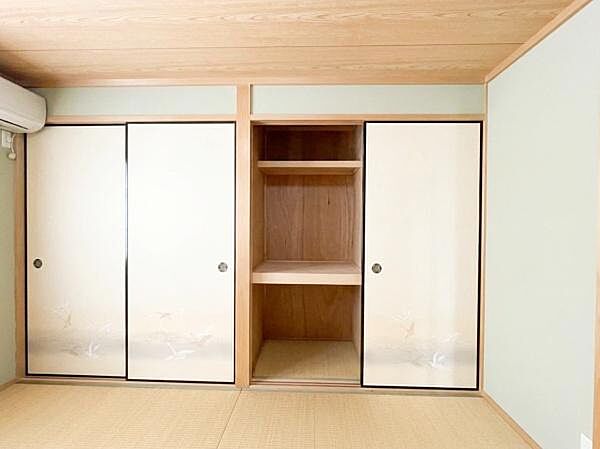 収納付きの和室です！※生成AIにより小物等撤去しております。