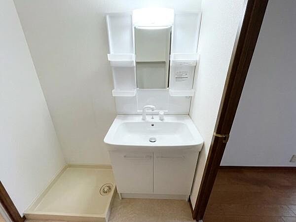 独立洗面台、室内洗濯パンもございます！
