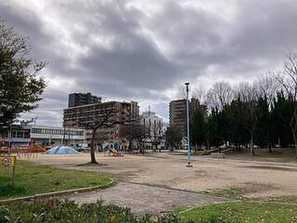新駅4号公園まで946m