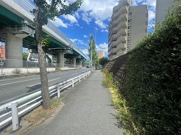 前面道路を含めた現地の様子です！