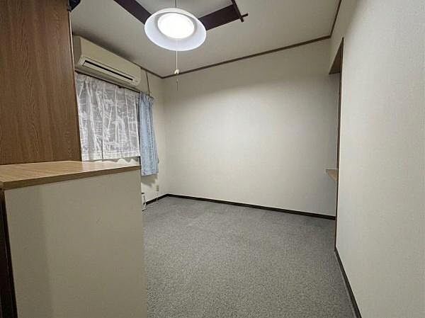 洋室のお部屋です！※生成AIにより小物等撤去しております。