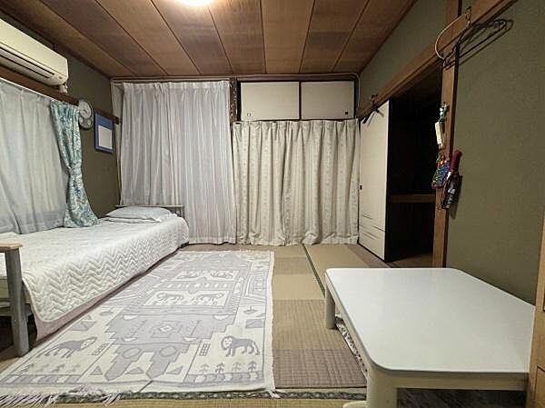 2階和室のお部屋です！※生成AIにより小物等撤去しております。