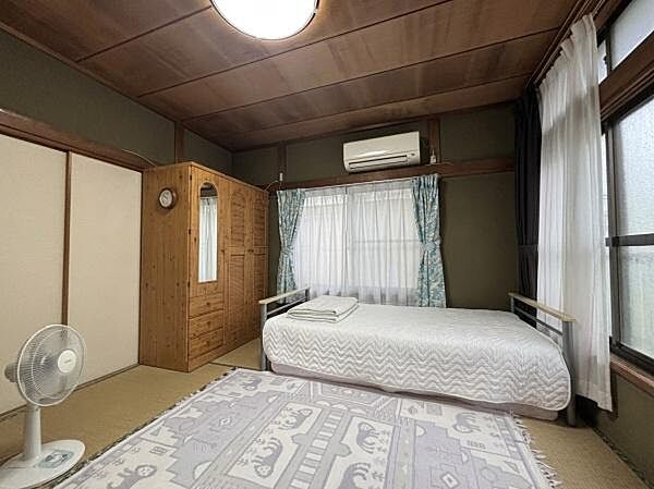 和室のお部屋です！※生成AIにより小物等撤去しております。