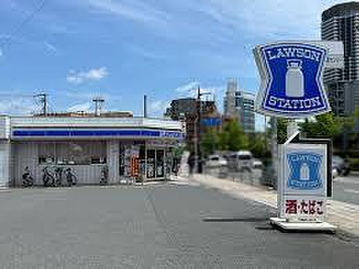 ローソン吹田片山2丁目店まで555m