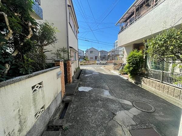 前面道路を含めた現地の様子です！