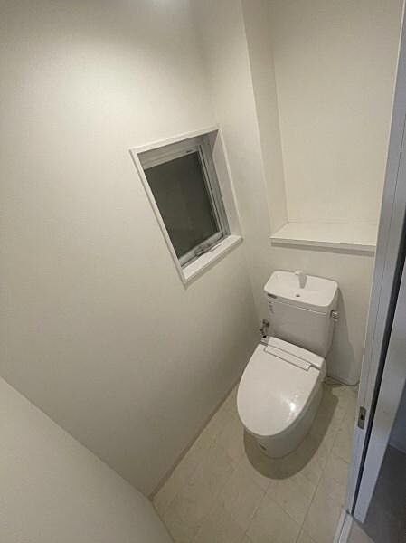 トイレです！※生成AIにより小物等撤去しております。