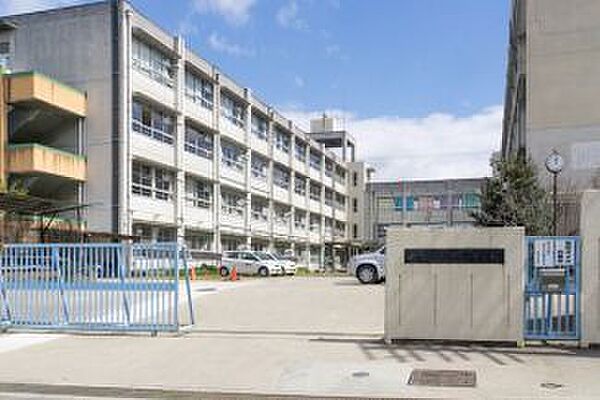 枚方市立長尾中学校まで1109m