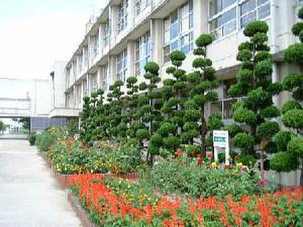 枚方市立藤阪小学校まで725m