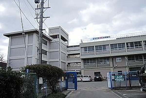 寝屋川市立桜小学校まで645m