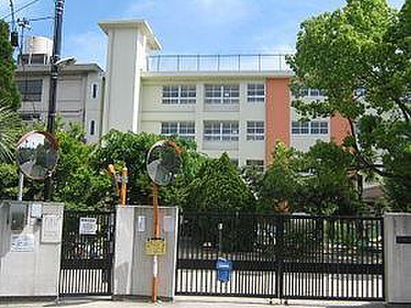 枚方市立枚方第二小学校まで635m