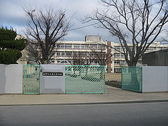 交野市立第二中学校まで670m