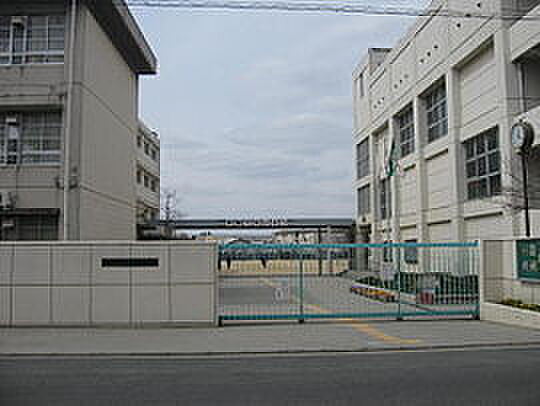 寝屋川市立第二中学校まで310m