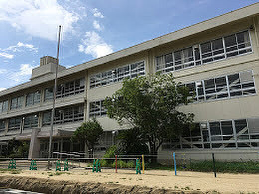 寝屋川市立堀溝小学校まで508m
