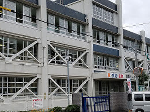 寝屋川市立第一中学校まで1628m