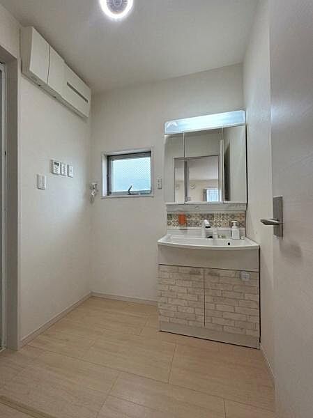 ※AI加工によって室内の動産物は撤去しています。