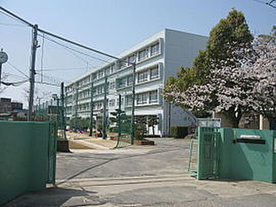 寝屋川市立第五中学校まで749m