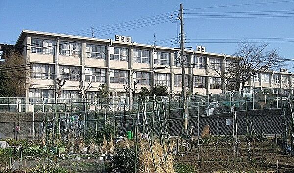枚方市立樟葉南小学校まで597m