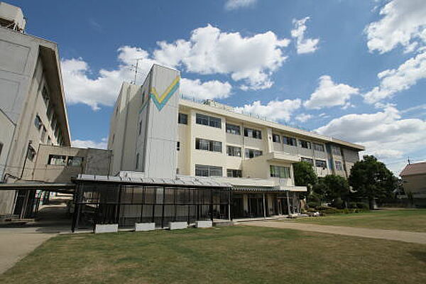 寝屋川市立東小学校まで761m