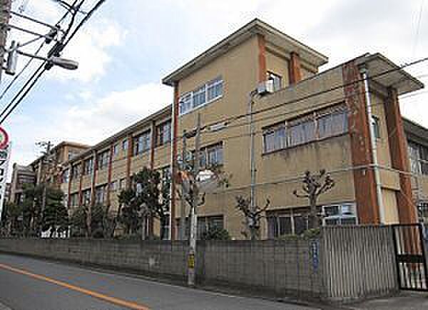 寝屋川市立西小学校まで263m