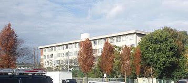 寝屋川市立宇谷小学校まで1559m