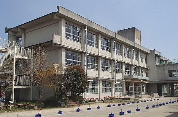 枚方市立樟葉北小学校まで1007m