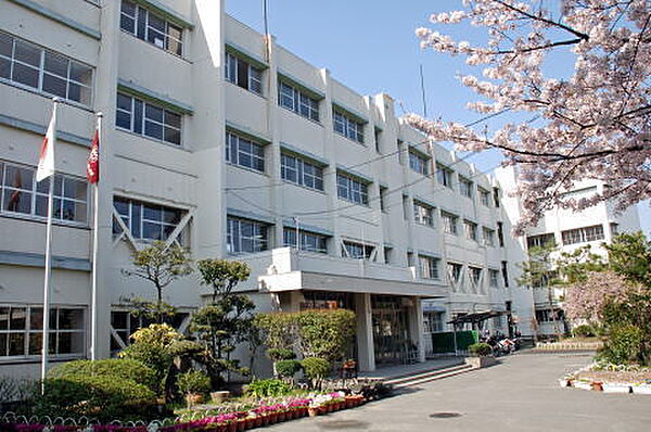 寝屋川市立田井小学校まで467m