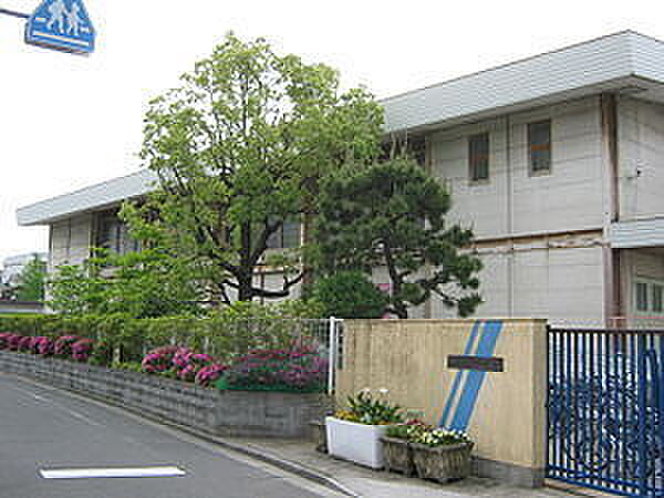 寝屋川市立北小学校まで1202m