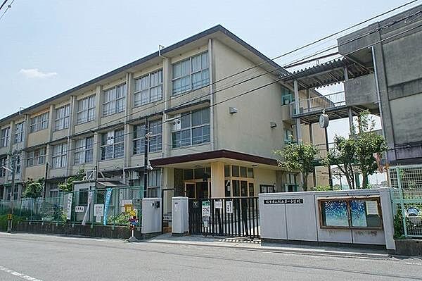 枚方市立殿山第一小学校まで750m