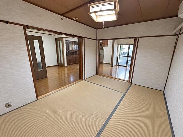 ※AI加工によって室内の動産物は撤去しています。