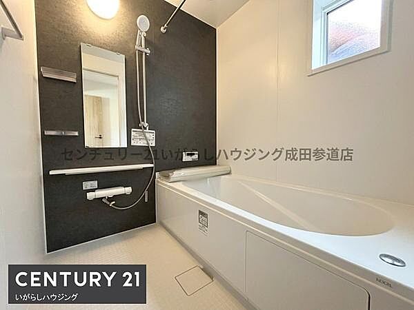 足を伸ばしてゆったり入浴タイム♪1坪タイプのシステムバス。もちろん浴室乾燥つき