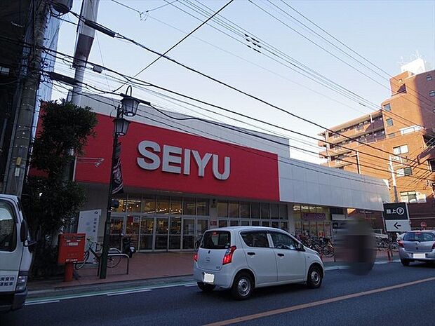 西友西所沢店まで206m、品揃え豊富なスーパーマーケットでございます。近隣の方々でいつも賑わっております。駐車場も広いです。
