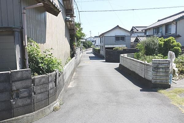 西側道路を北側から撮影。道路幅員約4.0ｍ。