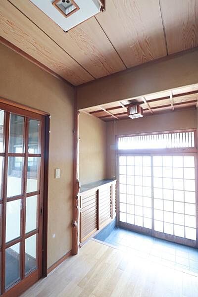 明るい南向きの玄関！