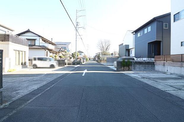 西から北側道路撮影。