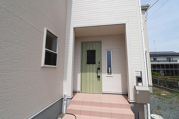 可愛らしい玄関で気分も明るくなります！