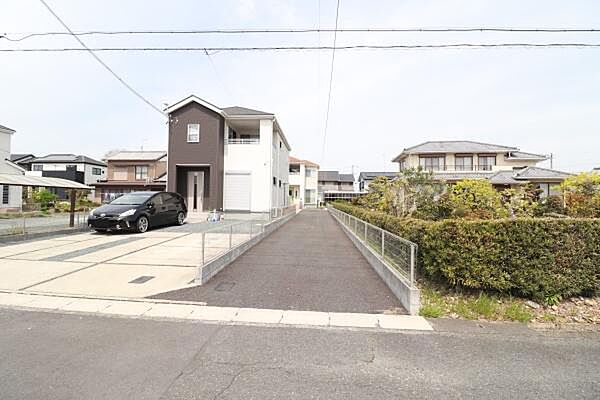 進入路を前面道路から撮影