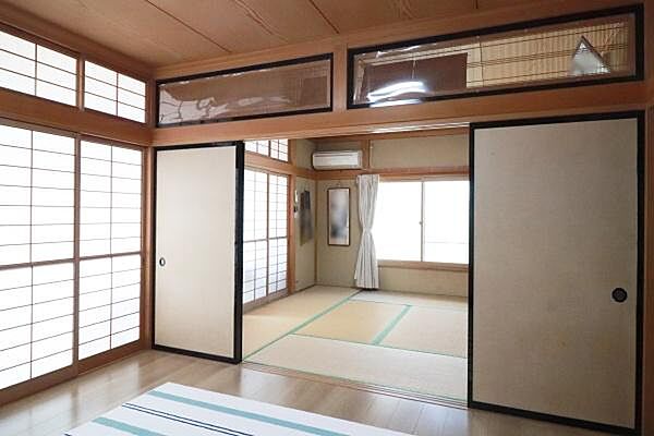 続き間の洋室と和室の様子