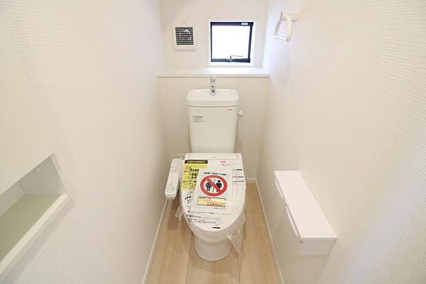 便利な温水洗浄機能付きトイレ♪