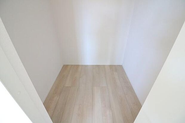 2階ウォークインクローゼット♪季節ごとの入れ替えも不要で便利です!