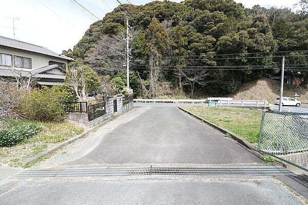西側位置指定道路、幅員約6.0ｍ。
