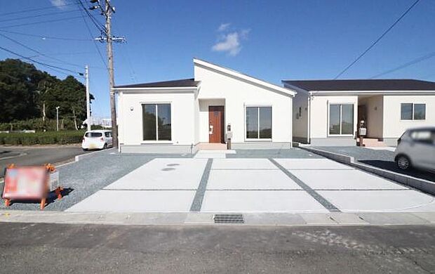 並列3台の駐車スペース